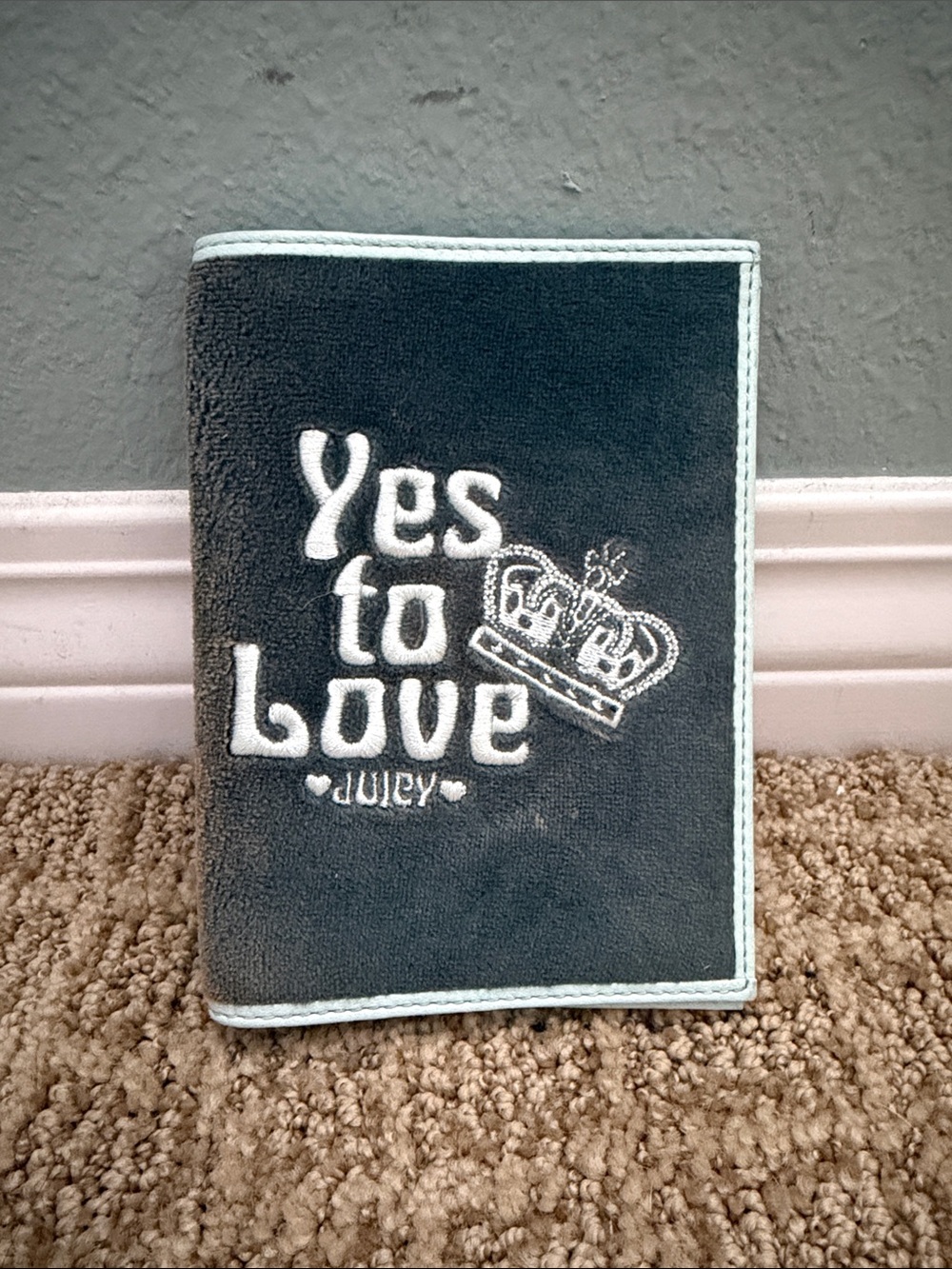 Juicy Couture 'Yes to Love' Velvet passport case - Gray/Teal